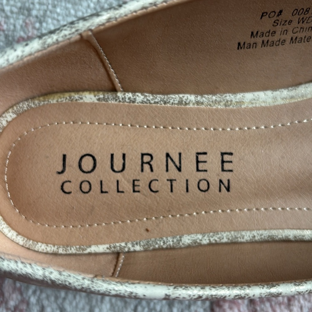 Gold Flats (Wide Width) - Picture 2 of 10